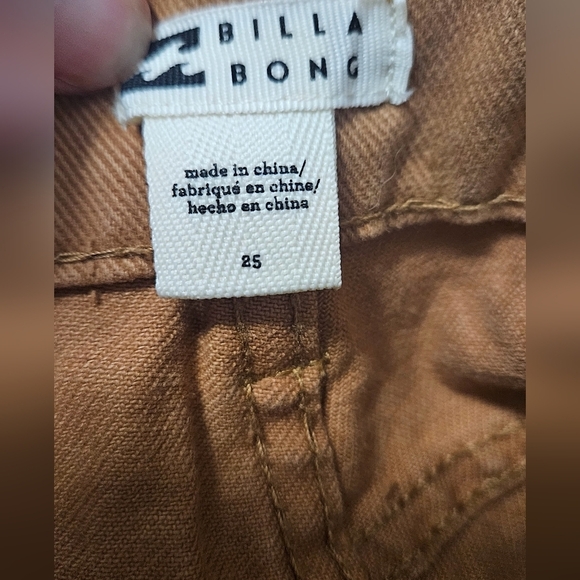 BILLABONG Driftaway Denim Shorts In Light Brown. Size 25 NWT - Picture 10 of 11